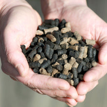 Lade das Bild in den Galerie-Viewer, 300g Zetz Kraft Schafwollpellets Becher